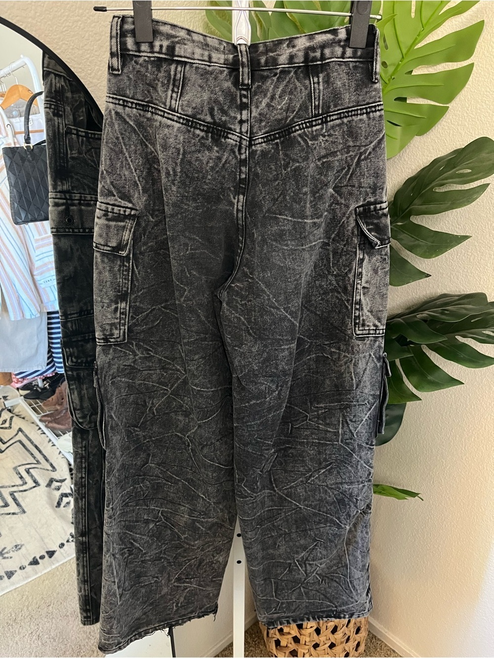 🖤 RISE Supply Co. Black Acid Wash Wide Leg Cargo Jeans Size 3 - Picture 6 of 6